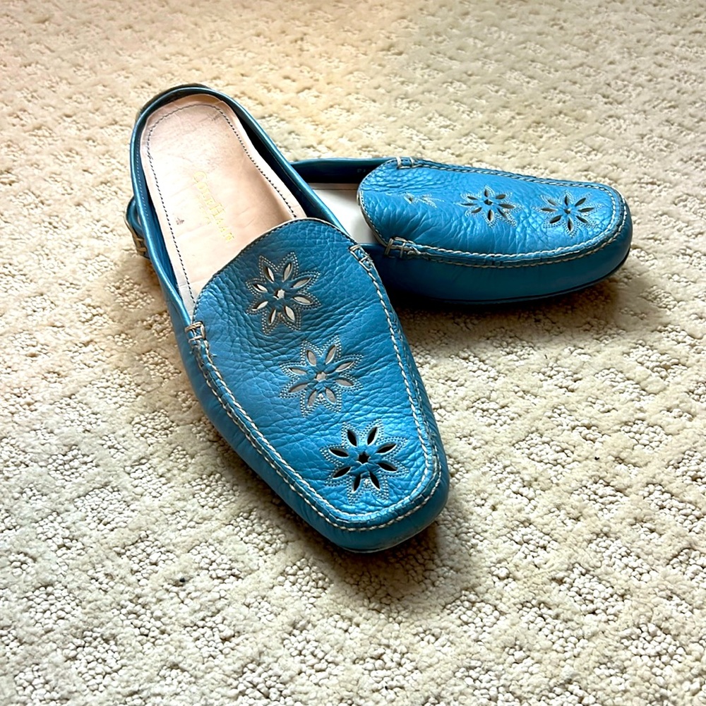 Cole Haan driving moccasin leather slides.  Cutaway detail.